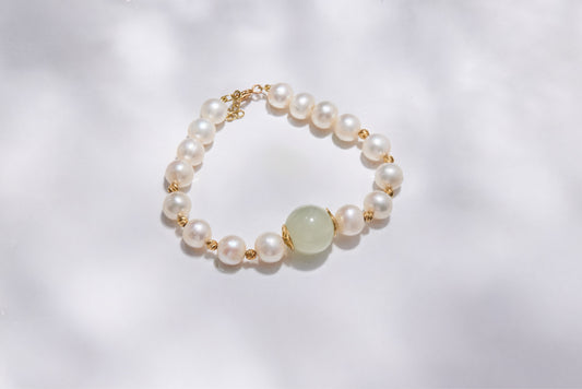 Pearl Bracelet with mint green Stone
